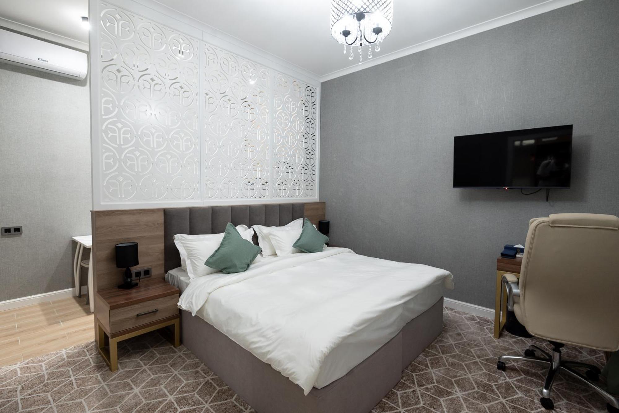 Tauke Khan Plaza Hotell Sjymkent Exteriör bild